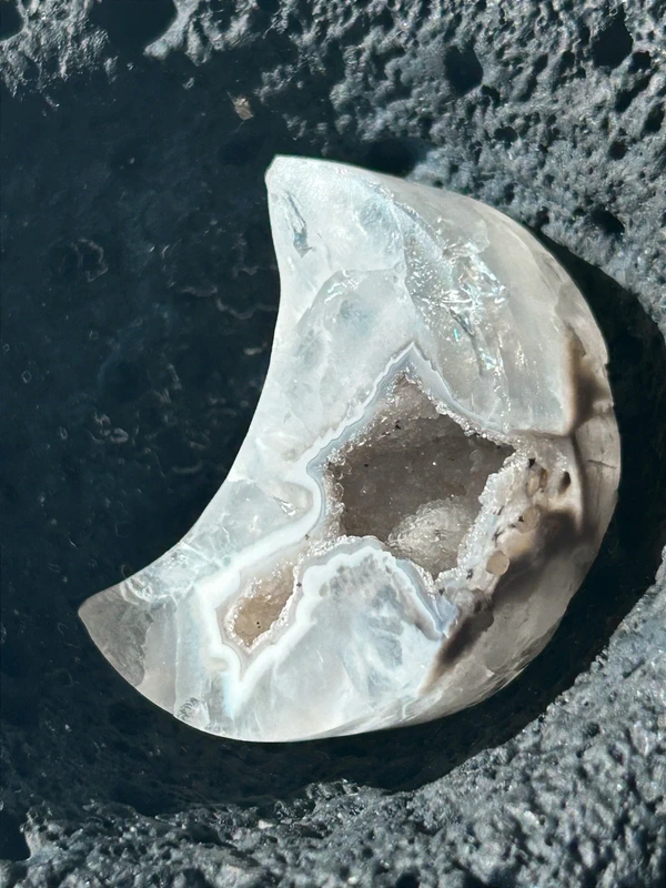 1778107470.webp Moon in natural crystalline white agate
