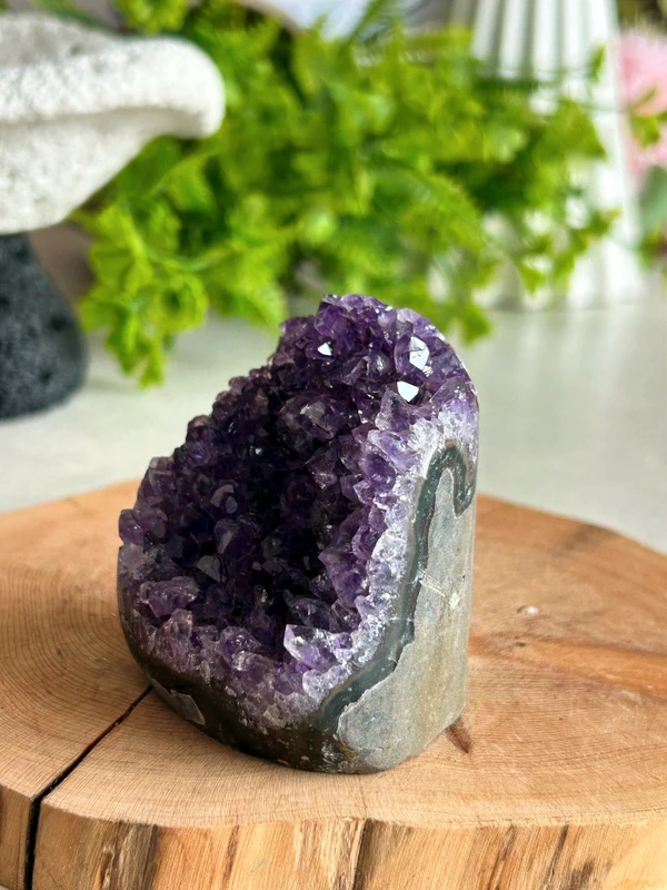 Amatista violeta intensa • cristal • pieza decorativa