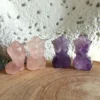 Figura femenina en cuarzo rosa