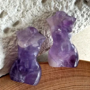 Figura femenina en amatista