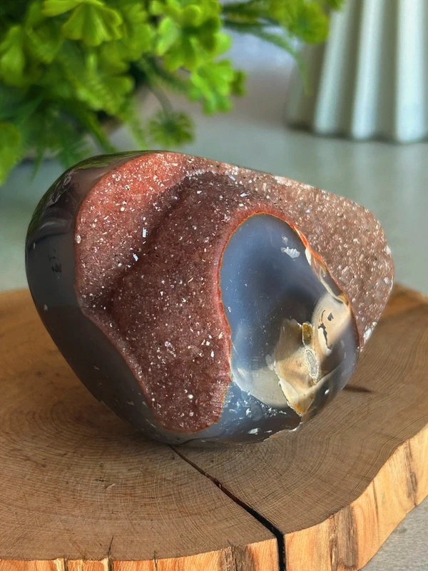 Red druse • Natural agate geode