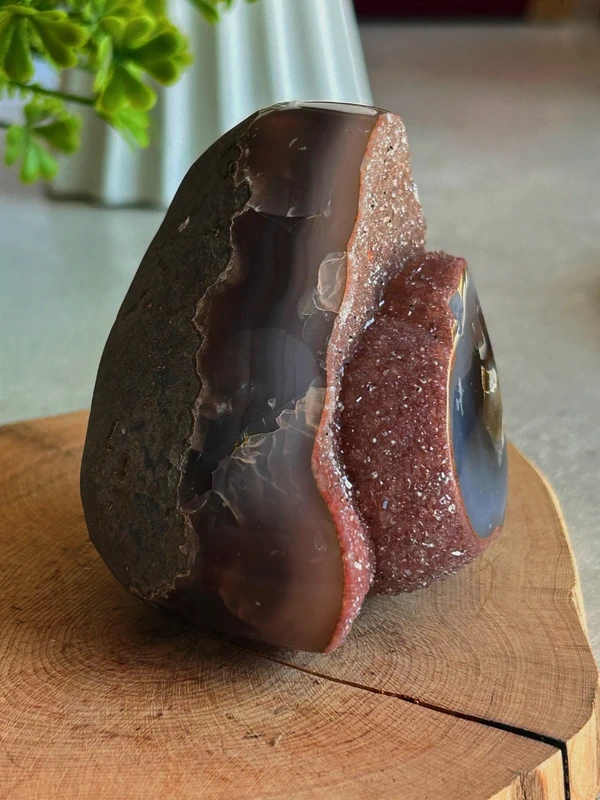 Red druse • Natural agate geode