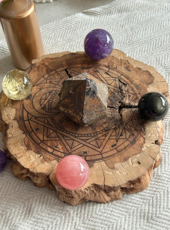 Lightning-Struck Wood / Sun-Moon-Zodiac Astrological Board / Crystal Display Stand