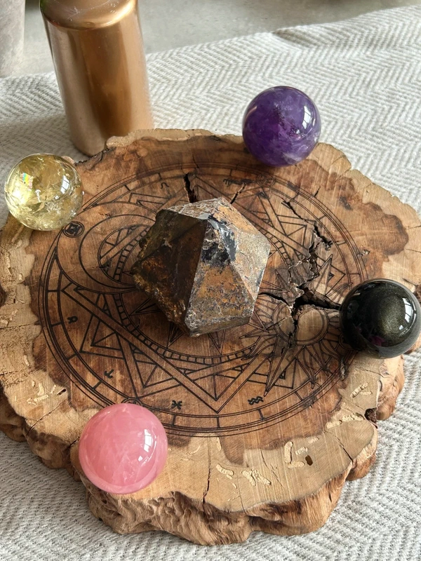 Lightning-Struck Wood / Sun-Moon-Zodiac Astrological Board / Crystal Display Stand