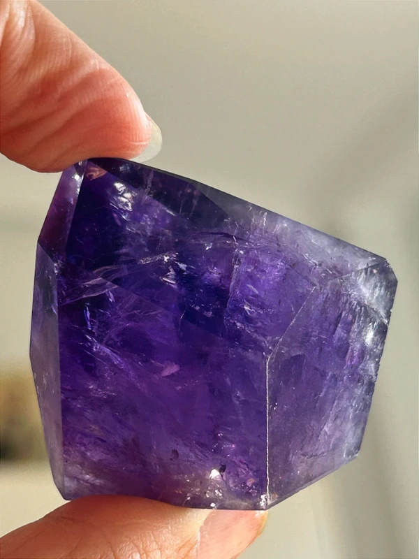 Amatista natural violeta intensa
