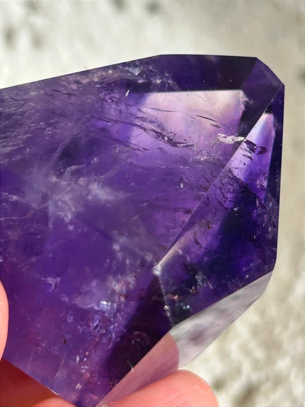 Amatista natural violeta intensa