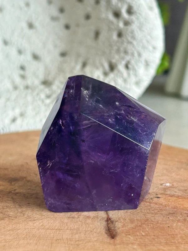 Amatista natural violeta intensa
