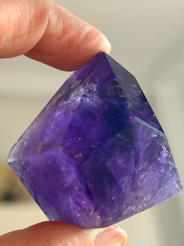 Amatista natural violeta intensa
