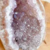 1778610350-4.webp Ágata natural rosada con drusa