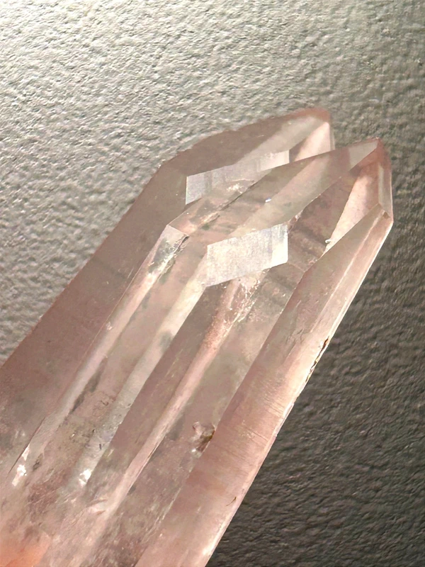 Cuarzo rosa natural "Twin Crystal"