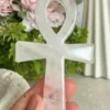 Ankh de cuarzo blanco natural
