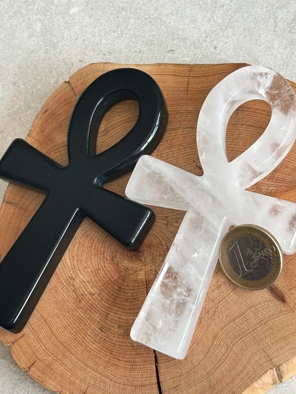 Ankh de cuarzo blanco natural