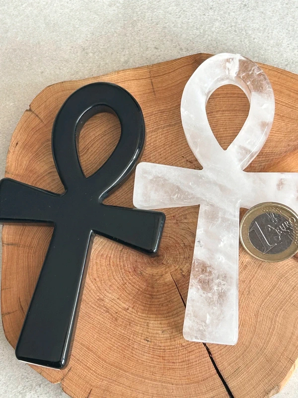 Ankh de cuarzo blanco natural