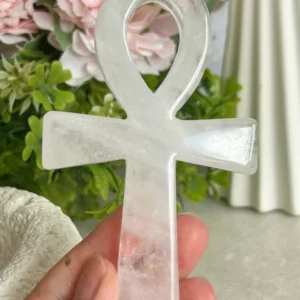 Ankh de cuarzo blanco natural