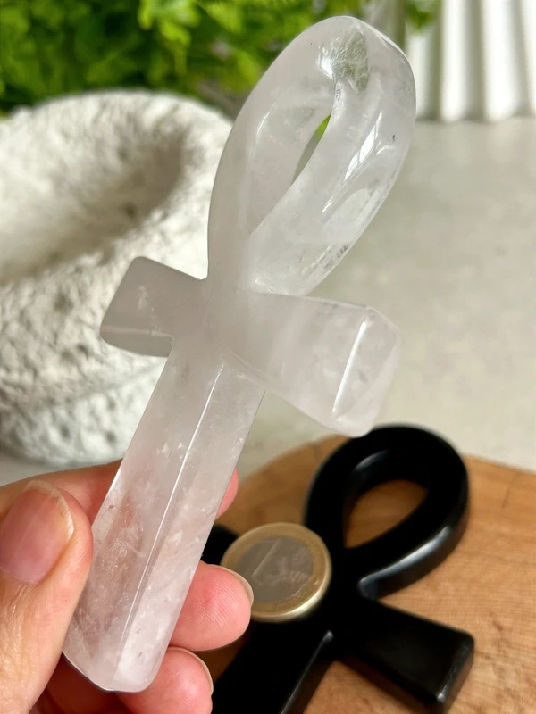 Ankh de cuarzo blanco natural