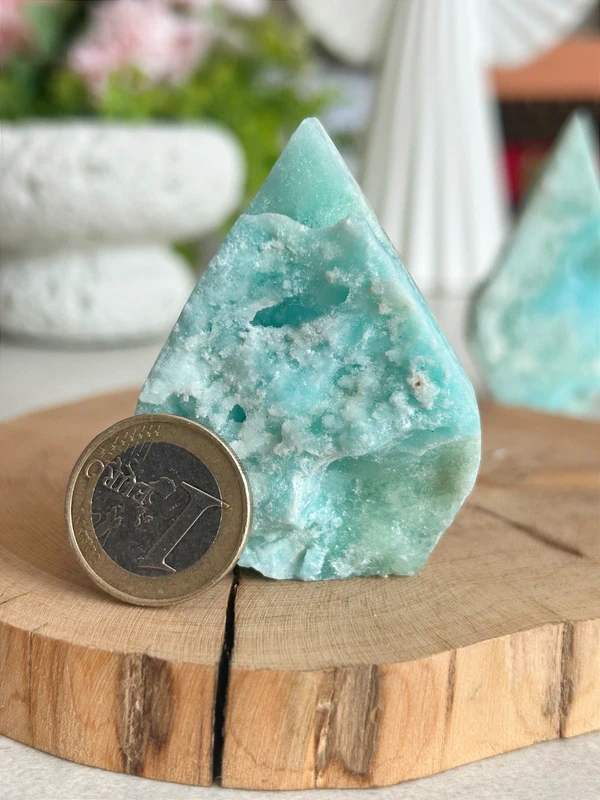 1778753558.webp Torre de Aragonite azul natural