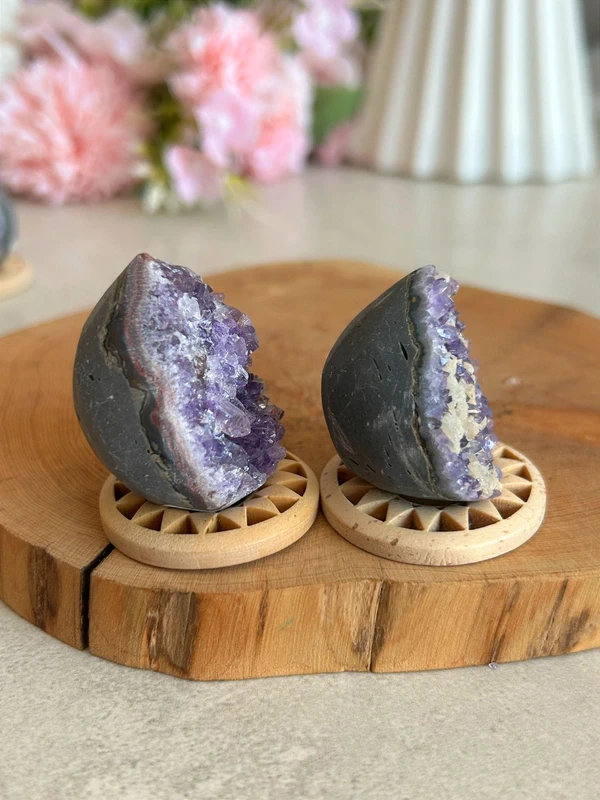 Natural amethyst egg