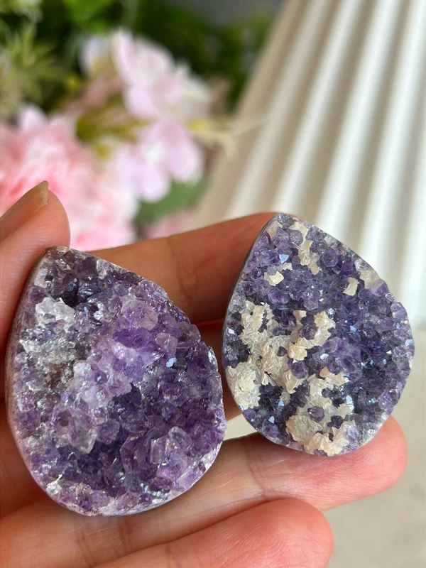 Natural amethyst egg