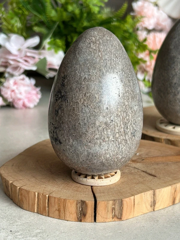 1779382544-3.webp Dinosaur Egg Stone · huevo Jurassic natural