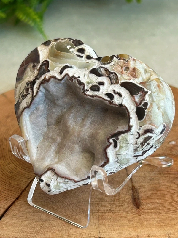 Natural Money Agate · Heart with geode cavity
