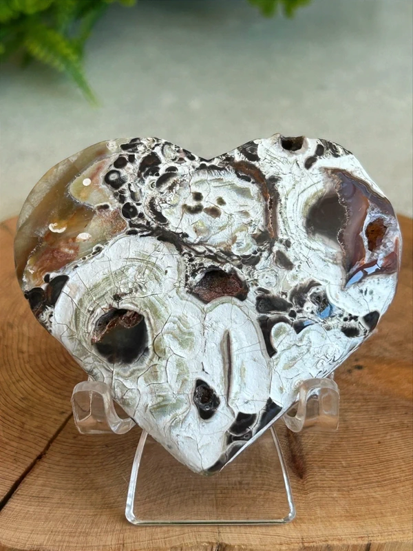 Natural Money Agate · Heart with geode cavity