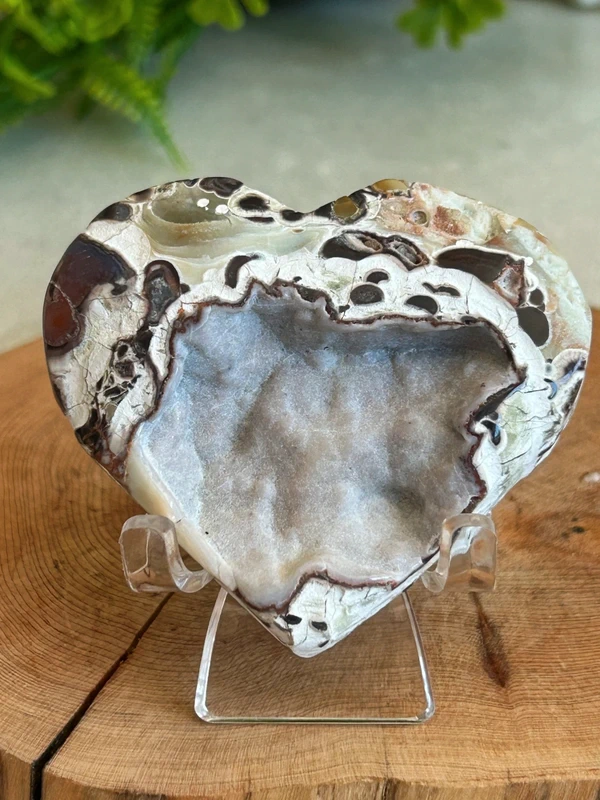 Natural Money Agate · Heart with geode cavity