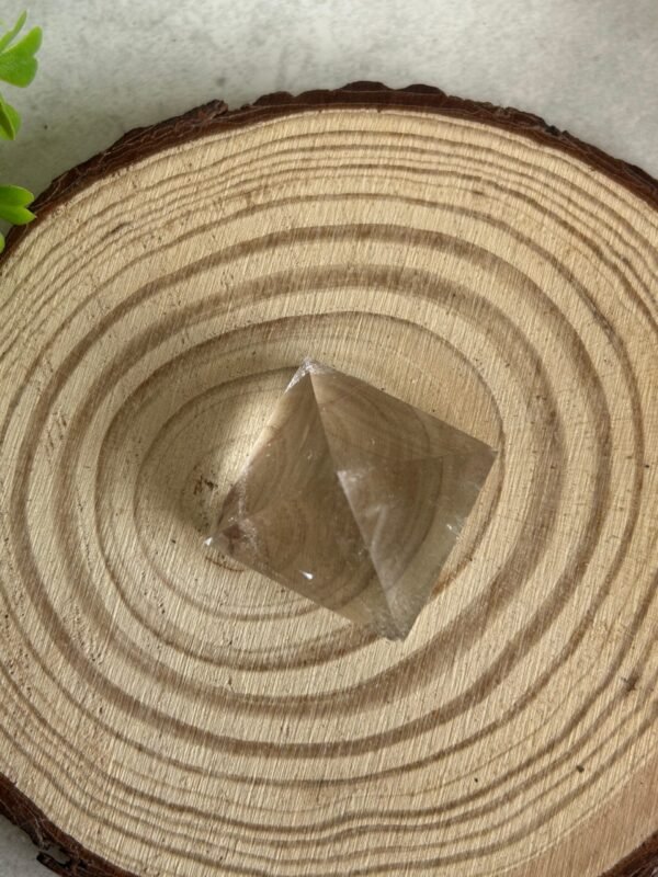 Clear quartz/obsidian pyramids. • Set for energy disposition