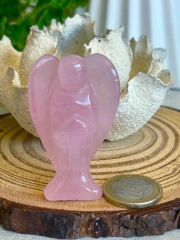 IMG_20260330_135922s Ángel de cuarzo rosa natural decorativo