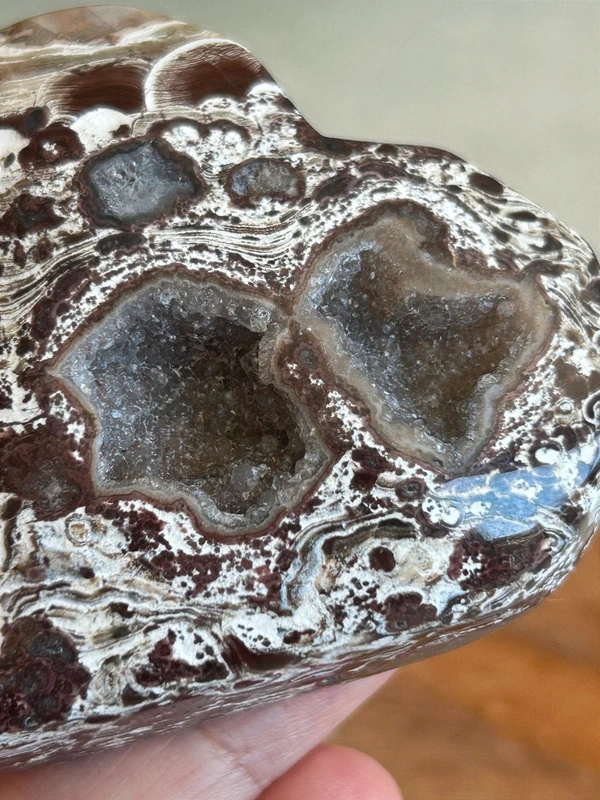Corazon de Money Agate natural - con geodas