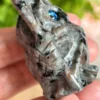 1779834842.webp Buho guardian tallado en piedra de fuego natural