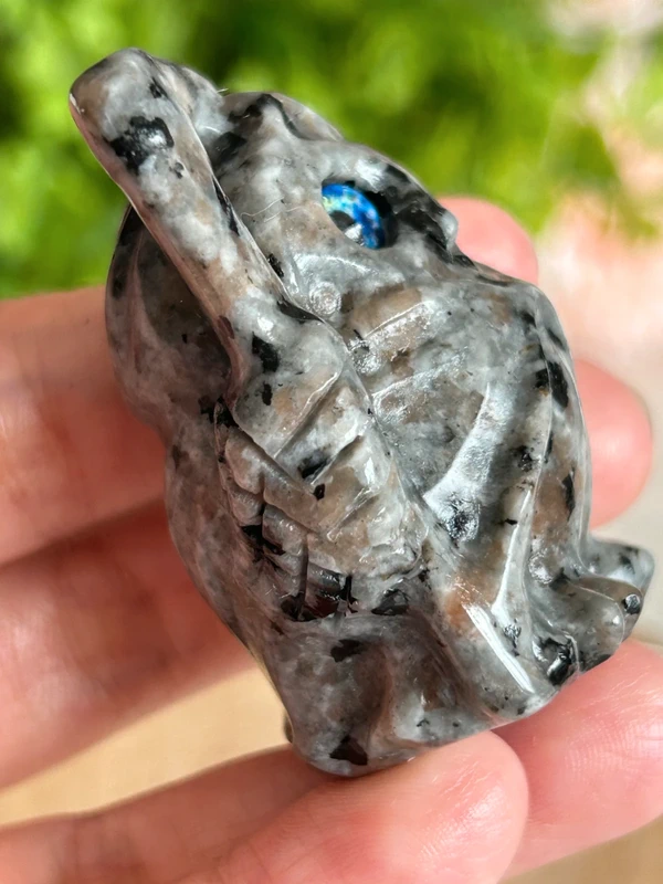 1779834842.webp Buho guardian tallado en piedra de fuego natural