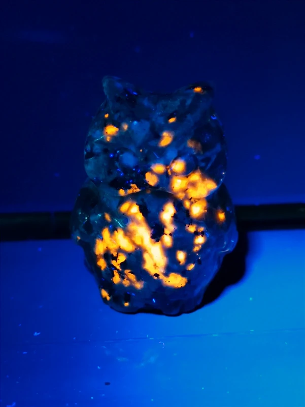 Buho tallado en obsidiana natural