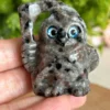 1779834942-1.webp Buho guardian tallado en piedra de fuego natural