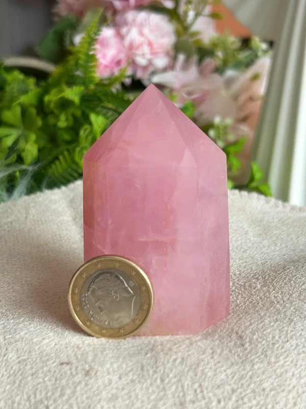 Punta de cuarzo rosa natural hexagonal