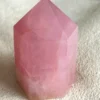 Punta de cuarzo rosa natural hexagonal