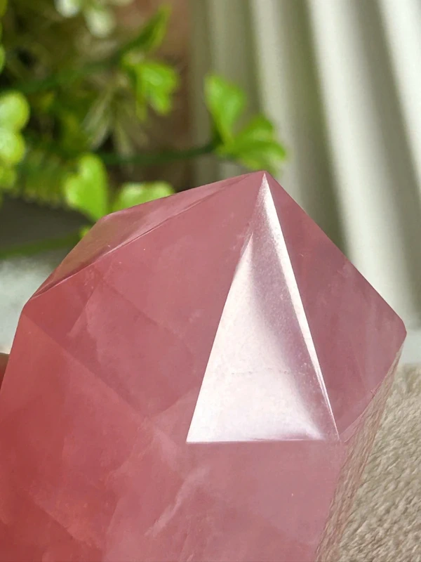 Punta de cuarzo rosa natural hexagonal