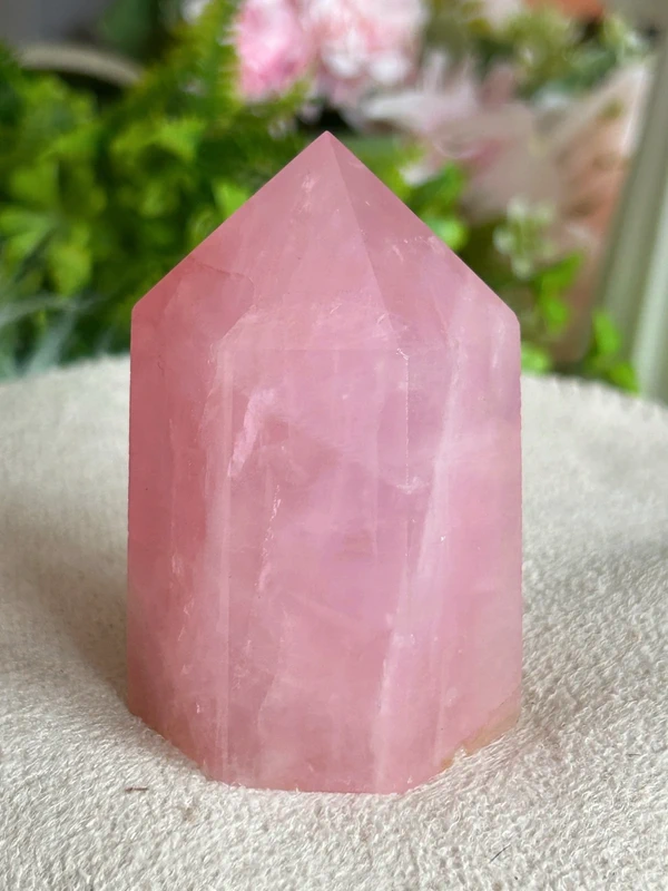 Punta de cuarzo rosa natural hexagonal