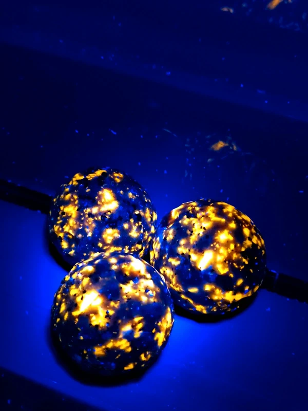 Esfera lunar Fire Mountain UV natural