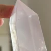 1779924962-2.webp Punta de cuarzo rosa transparente natural hexagonal