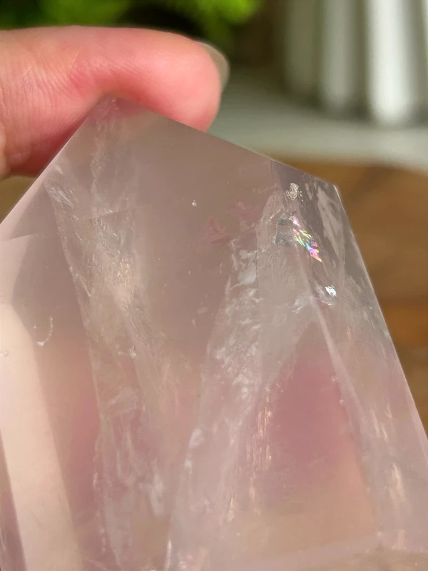 1779924962-4.webp Punta de cuarzo rosa transparente natural hexagonal