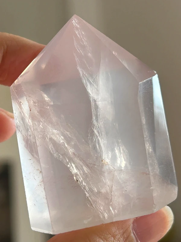 1779924962.webp Punta de cuarzo rosa transparente natural hexagonal