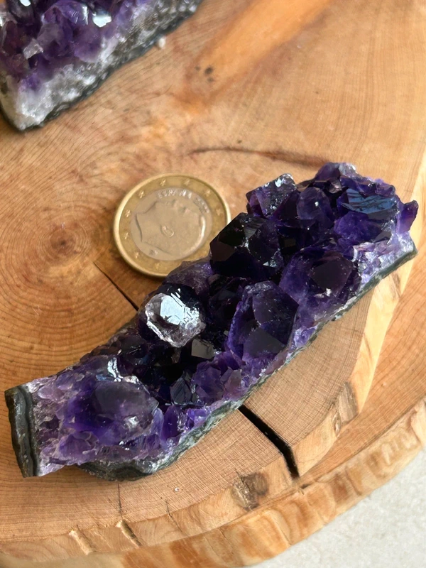 Pieza de amatista natural - violeta intenso 88g