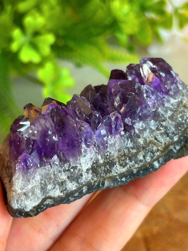 Pieza de amatista natural - violeta intenso 74g