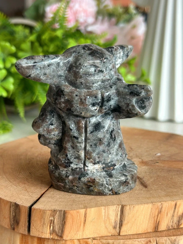 Figura de Sabio Anciano tallada en piedra de fuego natural