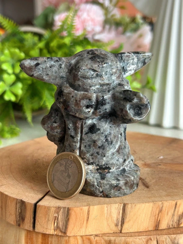 Figura de Sabio Anciano tallada en piedra de fuego natural