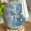 Huevo geoda de celestina natural - cristales azul hielo