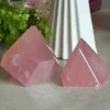 Bloque facetado de cuarzo rosa natural - Madagascar 411g