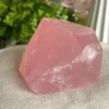 Bloque facetado de cuarzo rosa natural - Madagascar 411g