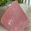 Bloque facetado de cuarzo rosa natural - Madagascar 411g