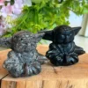 Figura de Sabio Anciano tallada en obsidiana/piedra de fuego natural